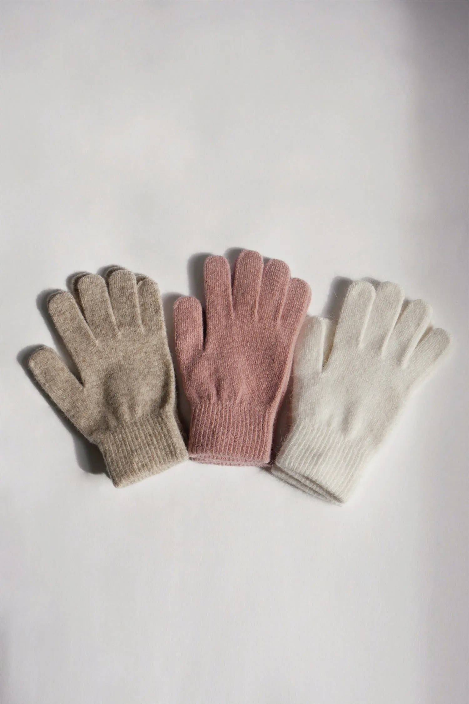 3D-Printed Wool Gloves - Snow White